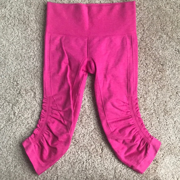 Lululemon Pink Cropped Leggings Size 2 - Picture 3 of 3